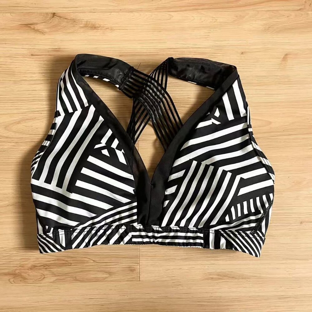 Victoria's secret women's Sports Bra Size S Removable bra pads